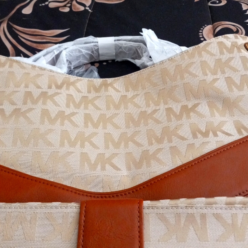 Micheal Kors toe Bag